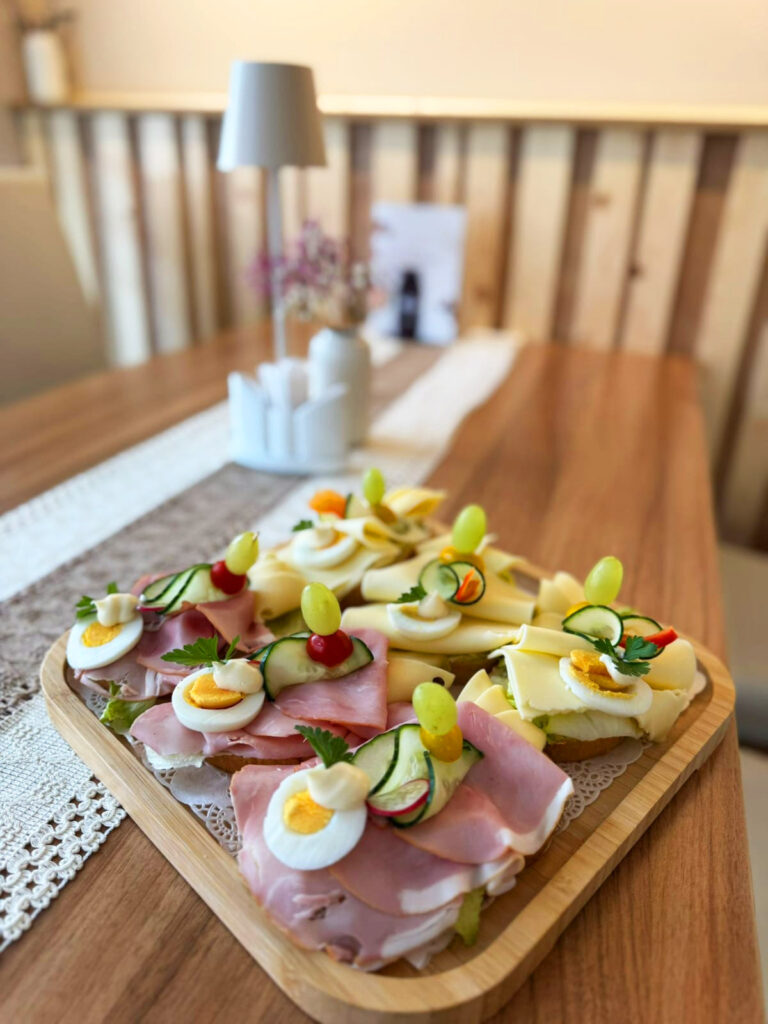 Café Nest Brötchen 01