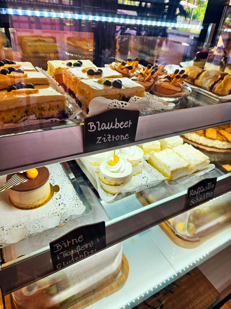 Café Nest Mehlspeisen 01